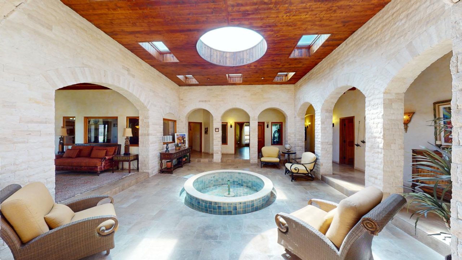 Furnished 5-Bedroom Home with Indoor Pool &amp; Amenities – photo 4
