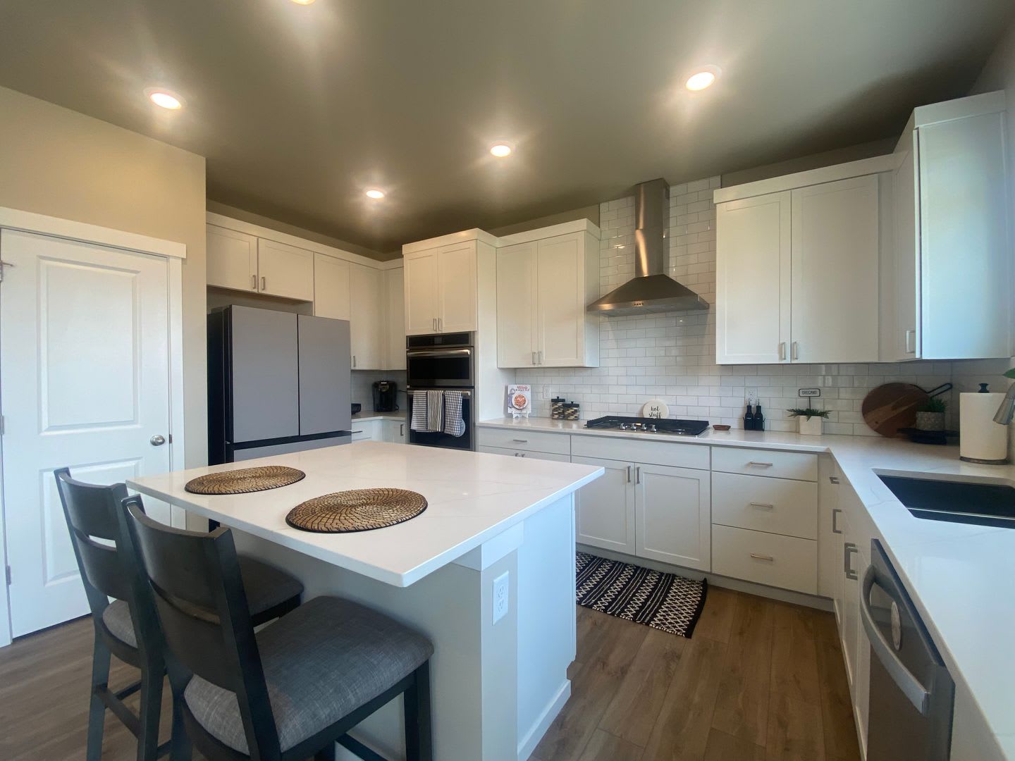 Modern Bonney Lake Home w/ AC **SHORT TERM LEASE THROUGH 8/31/26 ** – photo 4