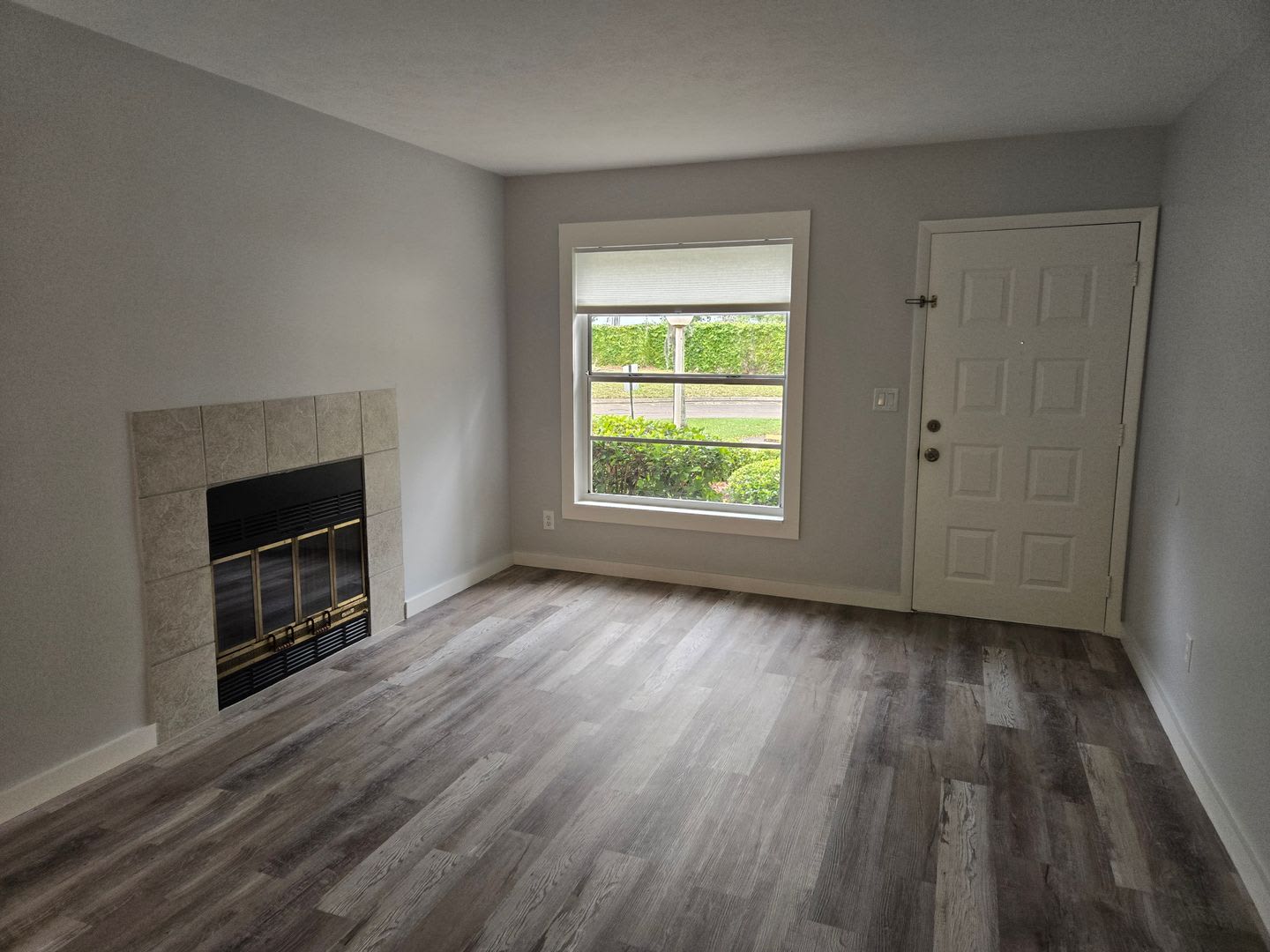 Beautiful First-Floor Corner Condo in Shadow Moss at The Oaks – photo 1