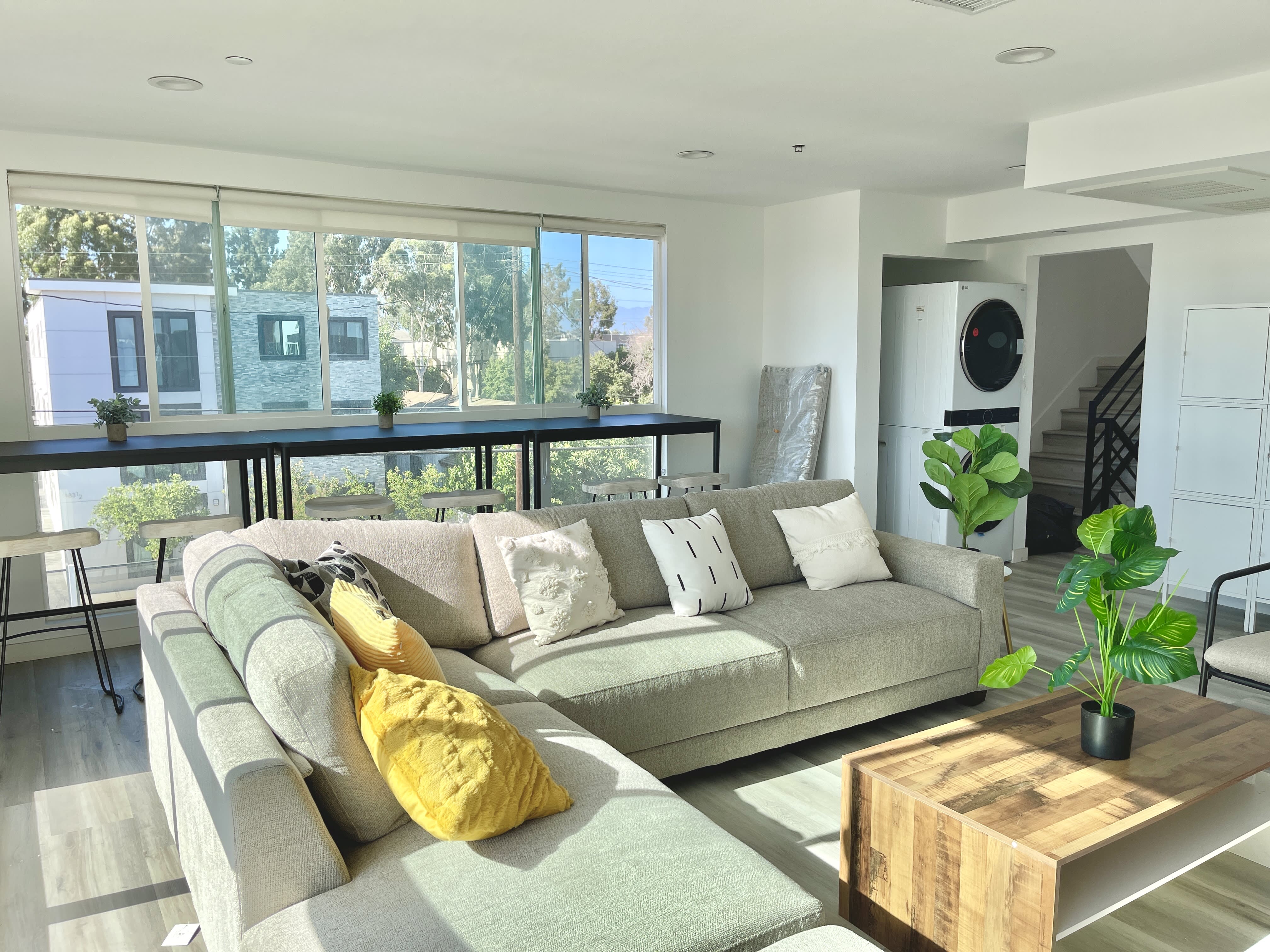 1476 W 35th St – photo 1