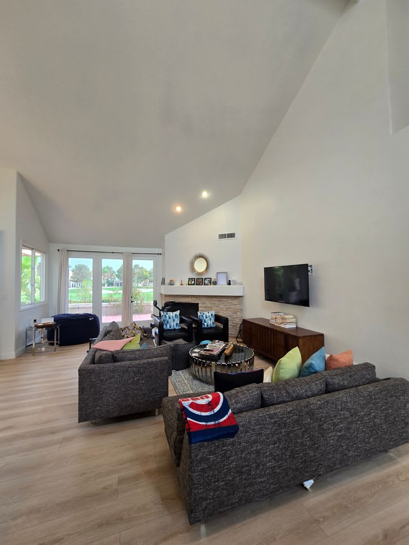 STUNNING GOLF COURSE AND WATER VIEWS IN GUARD-GATED SPANISH TRAIL! – photo 3