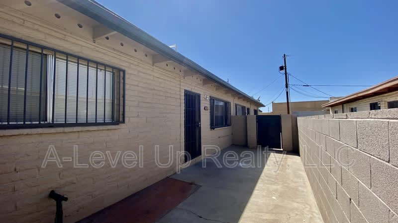 1838 South Rosemont Avenue – photo 1