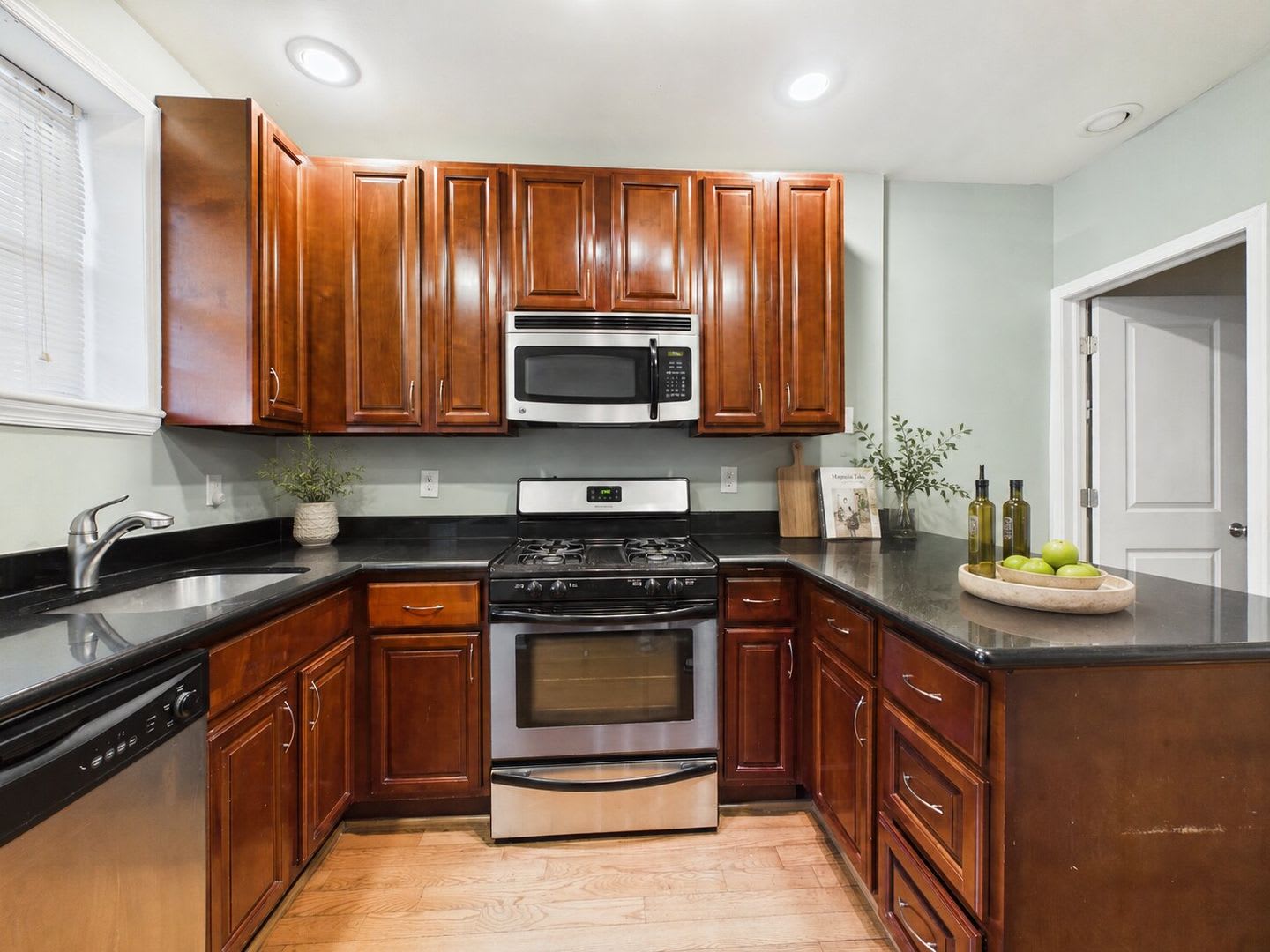 Lower Moyamensing Townhome with Private Patio, Finished Basement & Modern Updates – photo 4