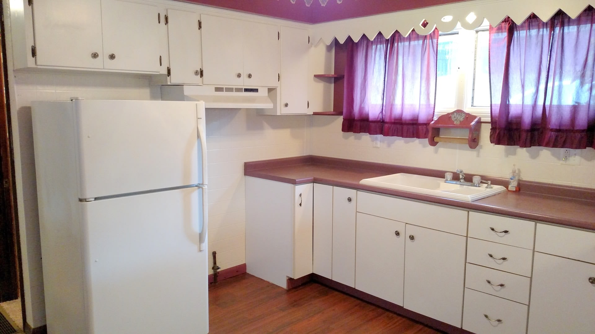Two Bedroom House in Jefferson Hills With Central Air And Detached One Car Garage – photo 2