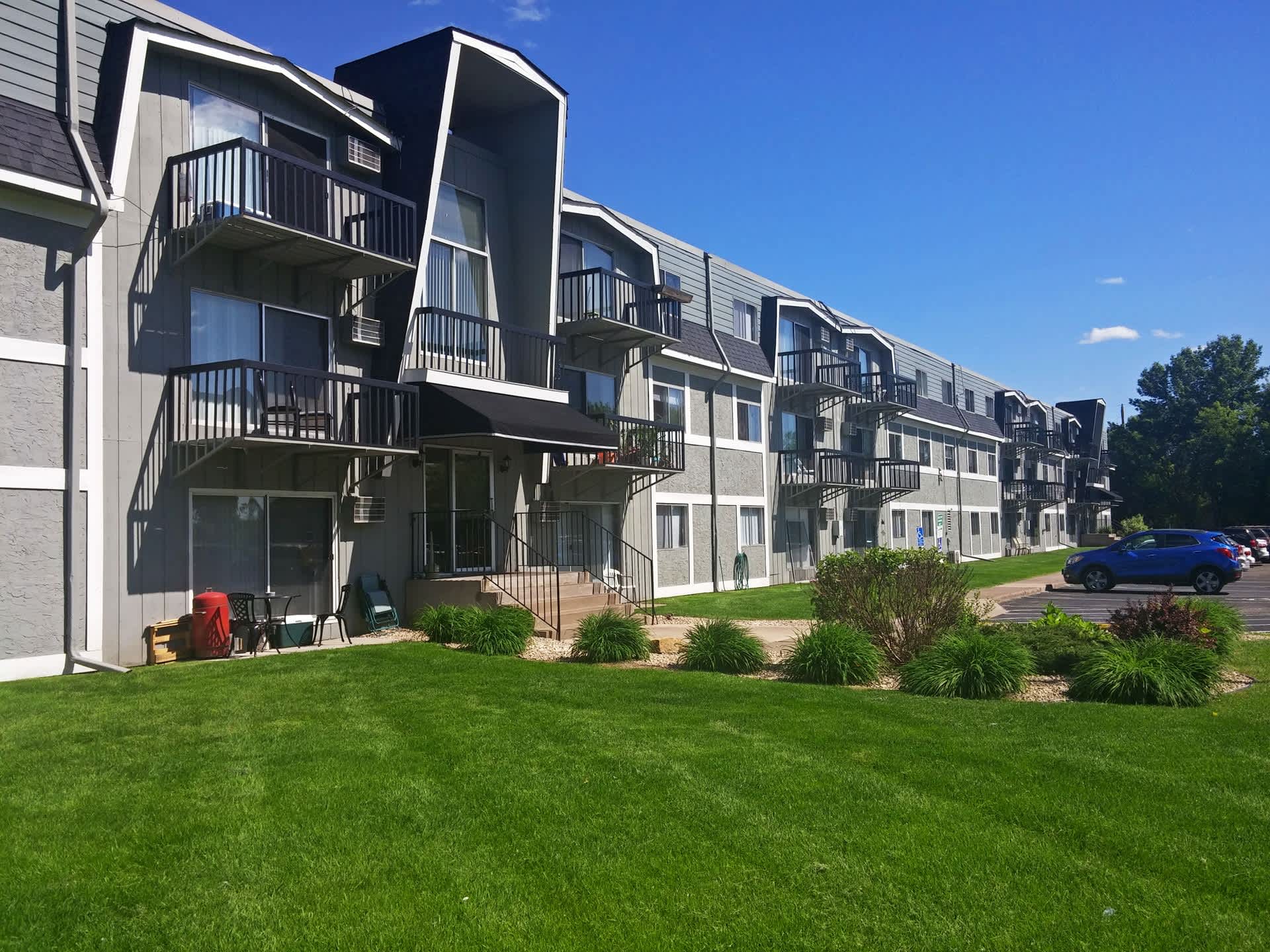 956 Place Apartments – photo 2