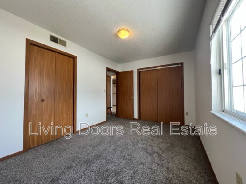605 S Washington St – photo 4