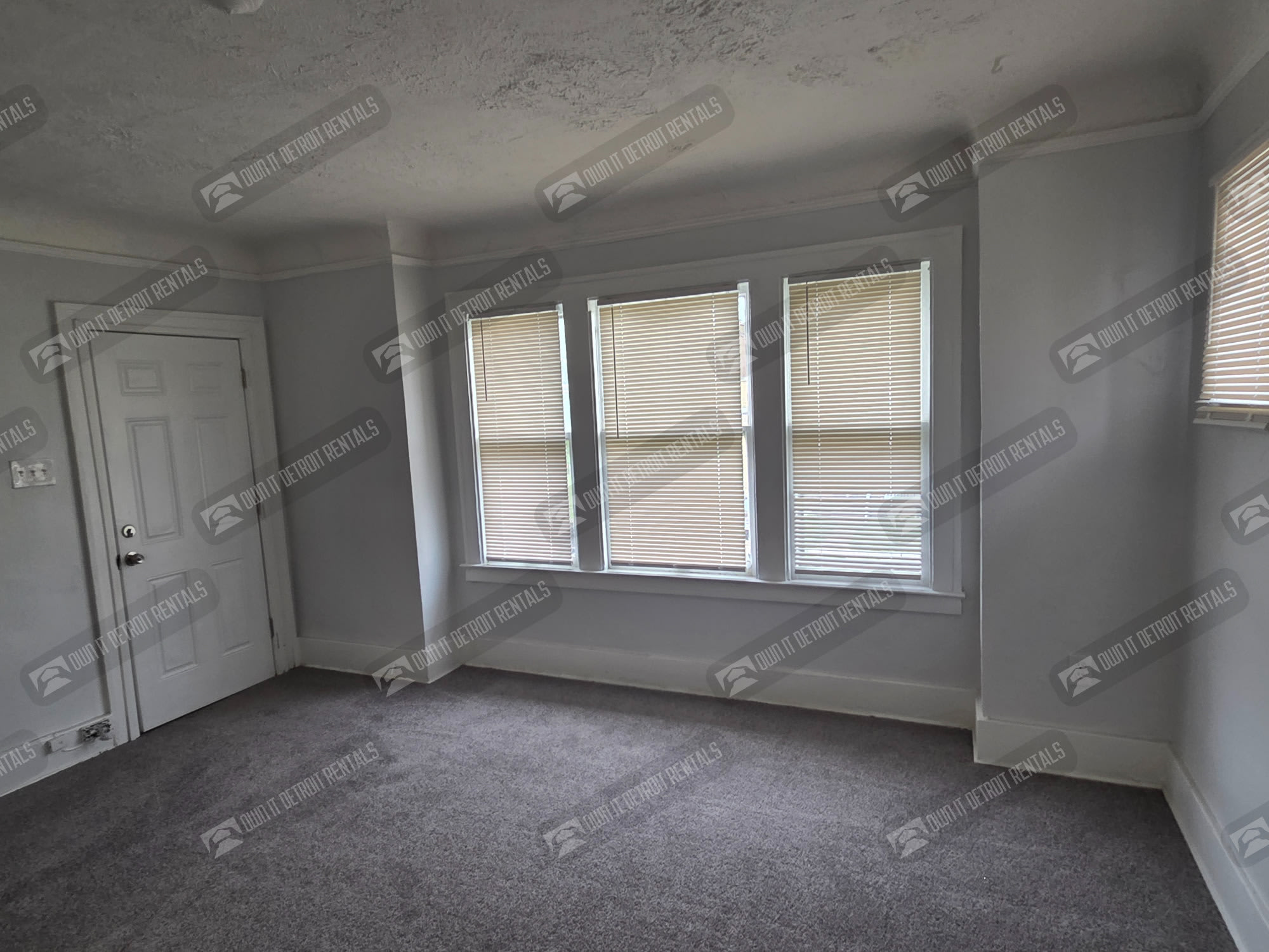 2498 Glendale St – photo 5