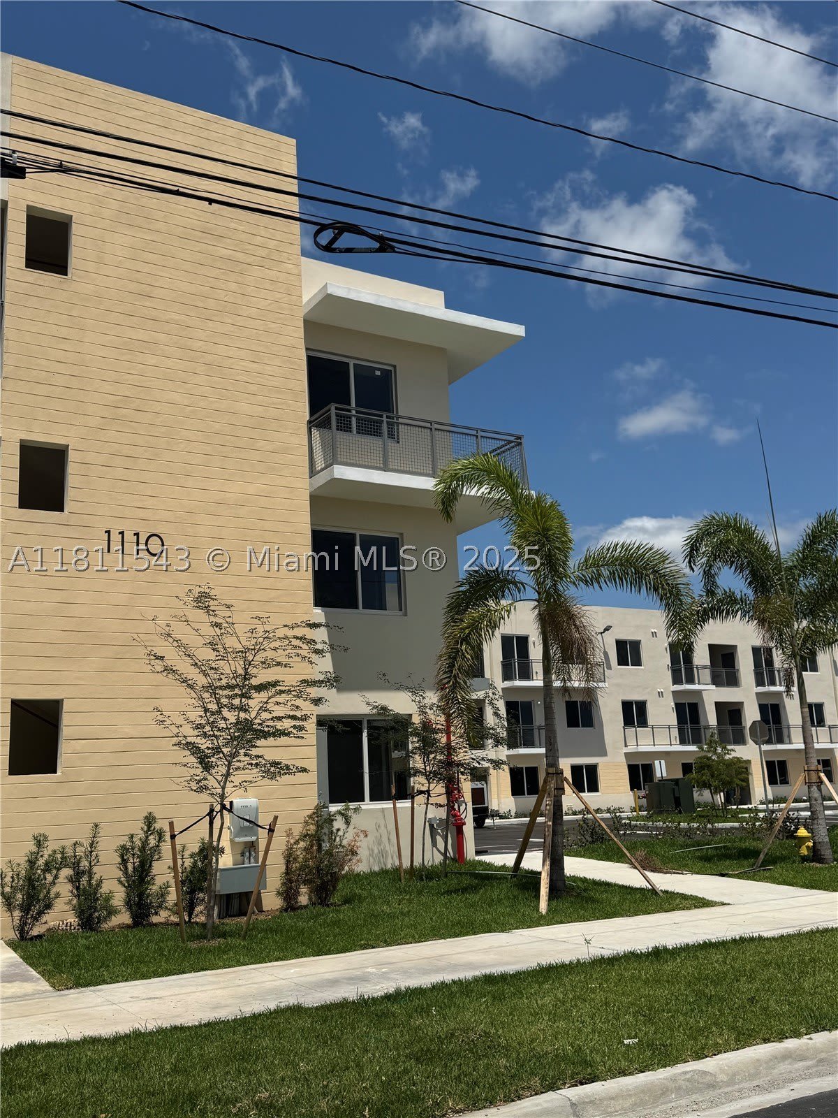 1010 SW 69th Ave – photo 4