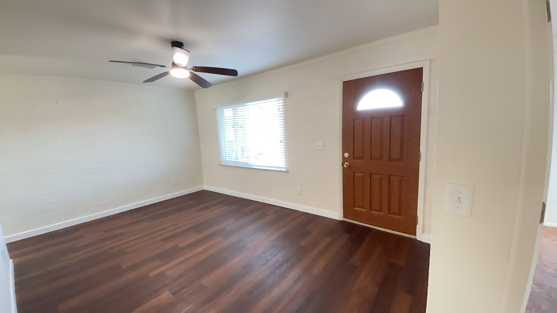 Charming 2 Bedroom Unit In A Great Location – photo 2