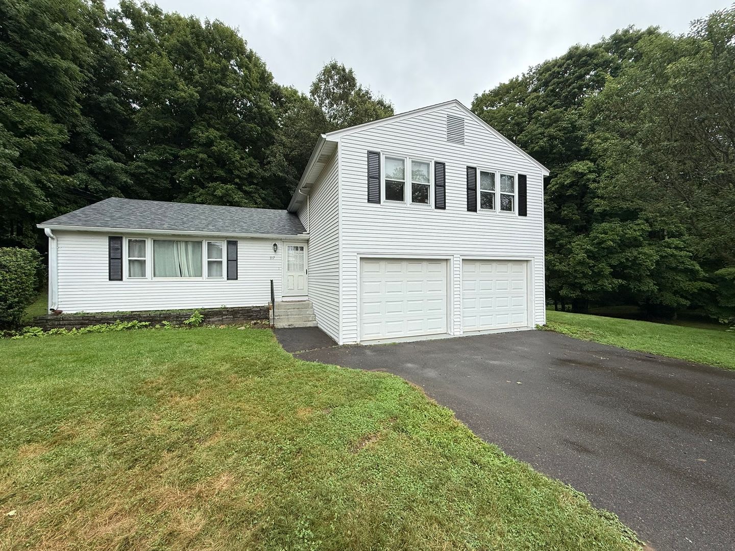 Beautiful 3 Bed, 1 Bath Single Family for Rent in Broad Brook! – photo 2