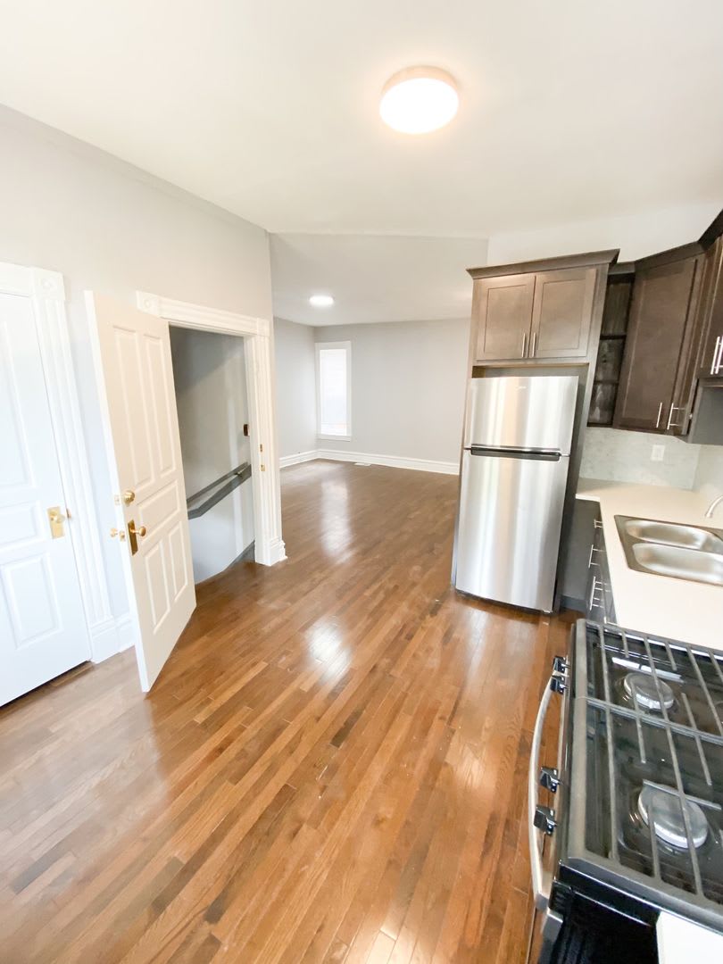 Newly Renovated 2 Bedroom/2 Bathroom! – photo 2