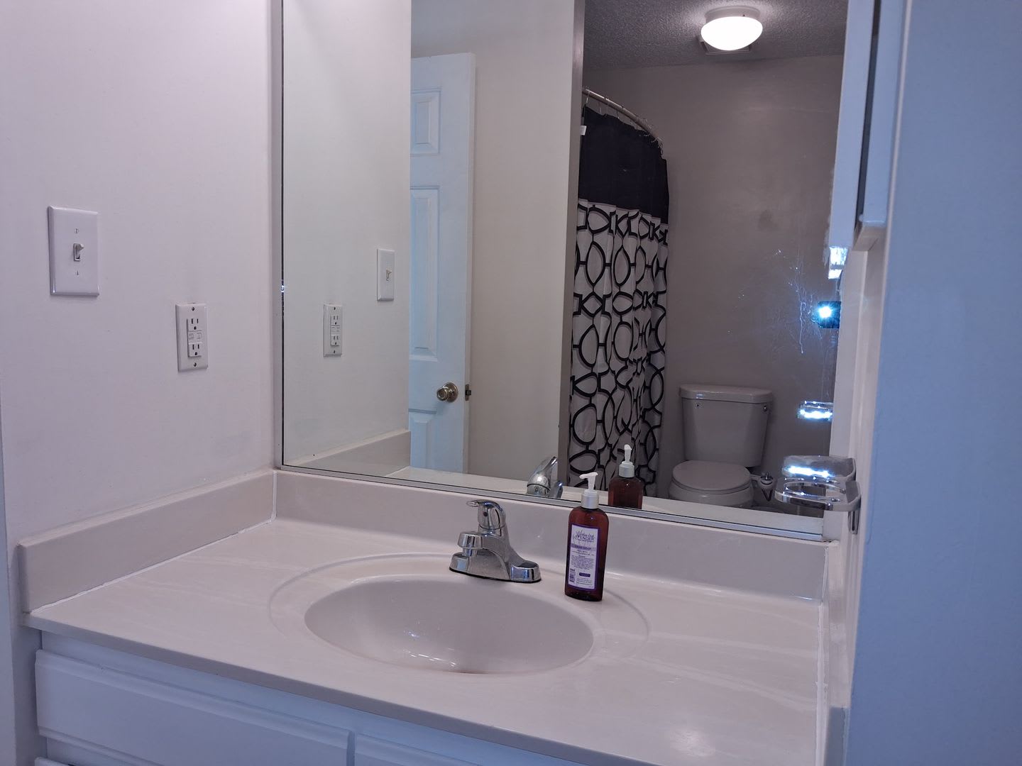 Charming 3 Bed, 2 Bath Home – 1,428 Sq Ft – photo 5