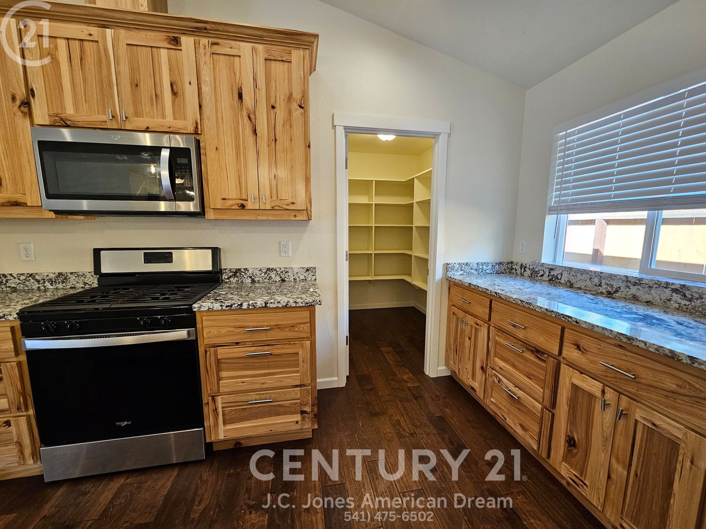 Close to Downtown Grants Pass – photo 3