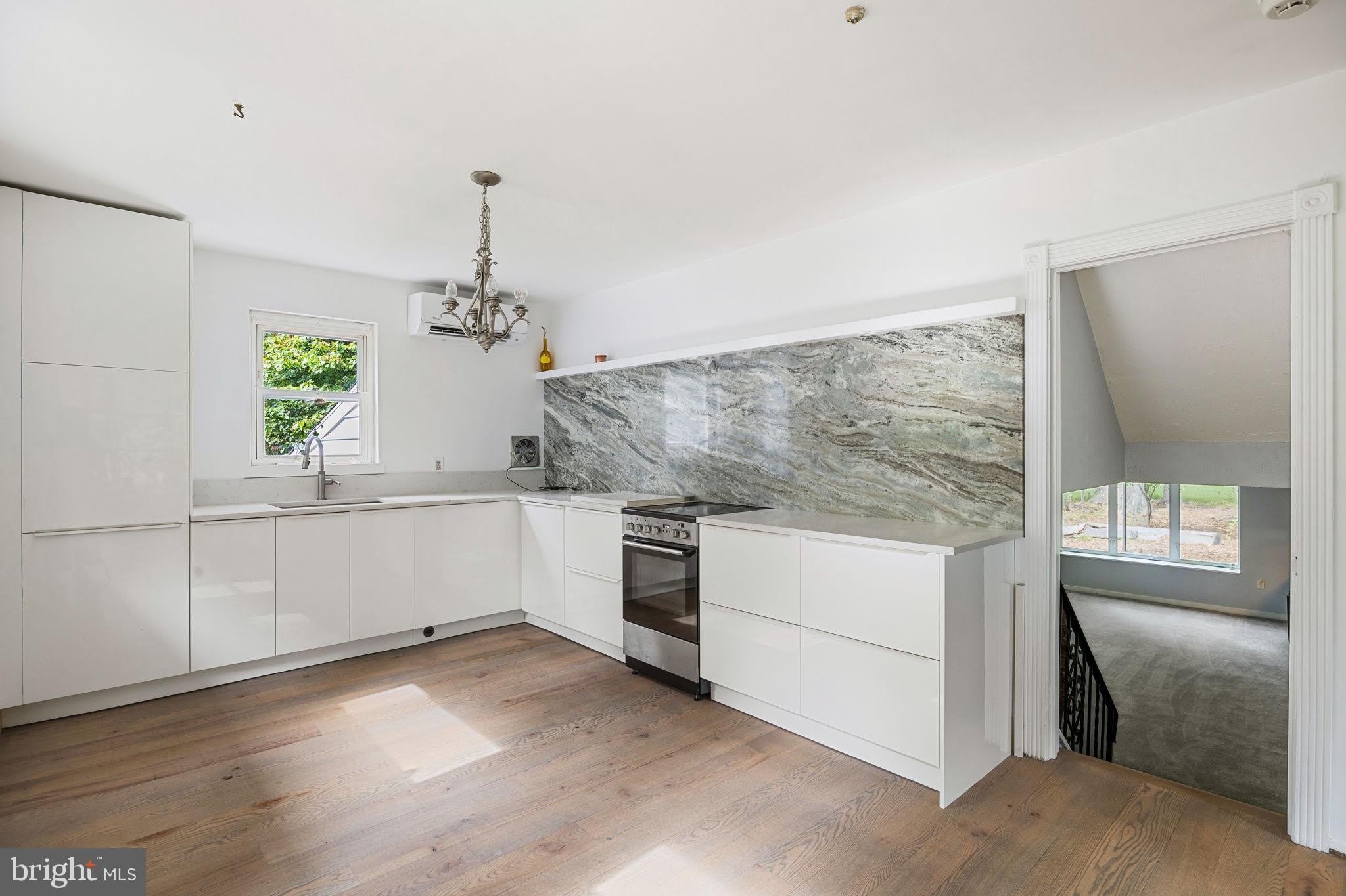 601 Cathcart Road – photo 5