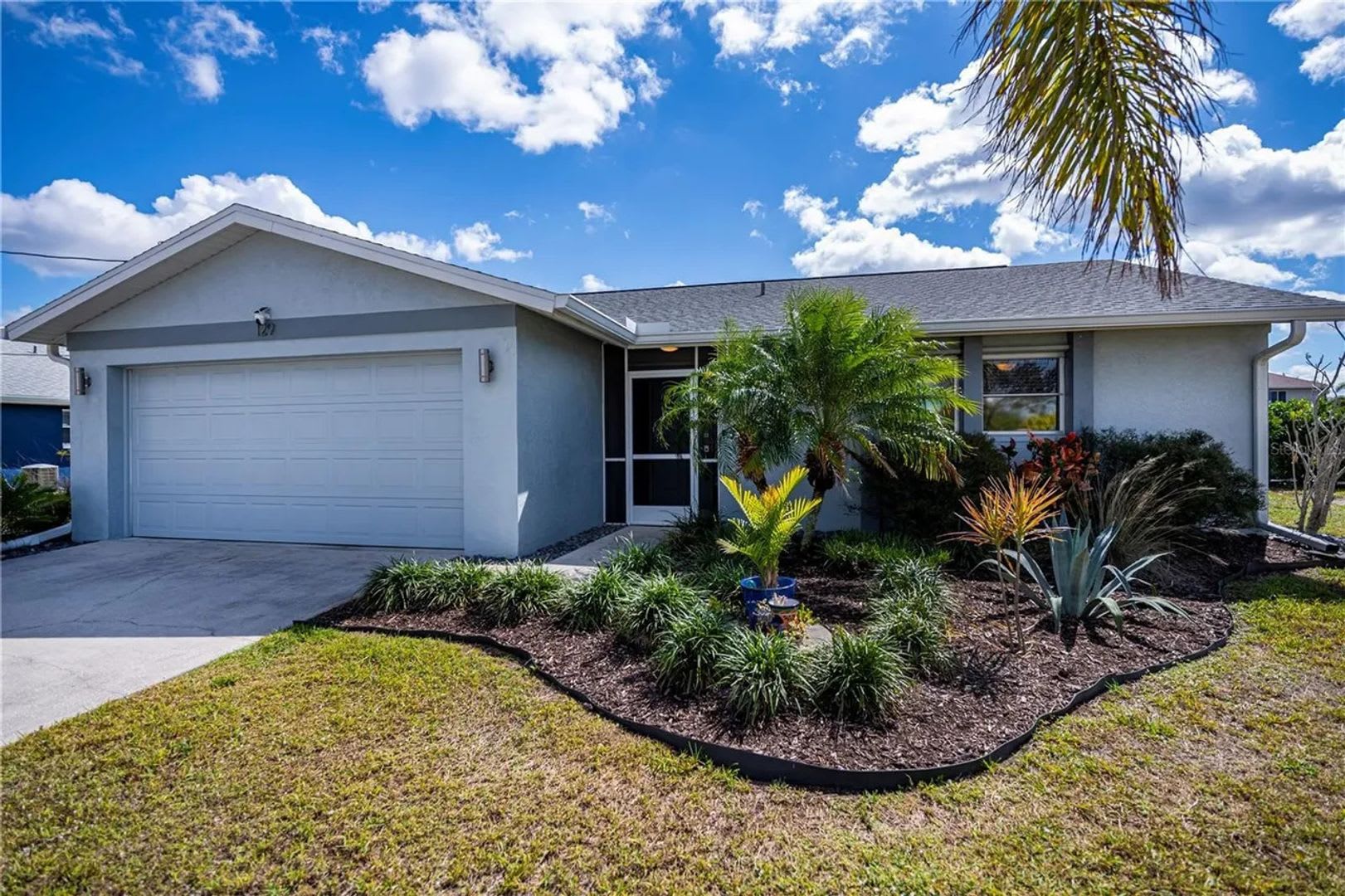 Furnished Short Term Rental 3 Bed 2 Bath Single Family Pool Home 5 000 Month Heated Swimming Pool Canal View – photo 3