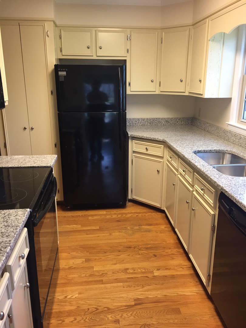 Move in Special 1/2 off the first months rent with 13 month lease – photo 3