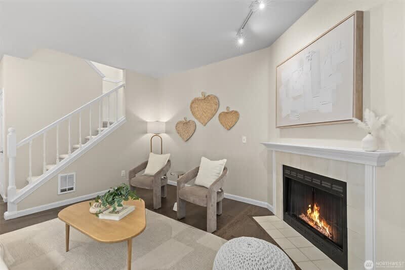 10909 Avondale Rd NE – photo 3