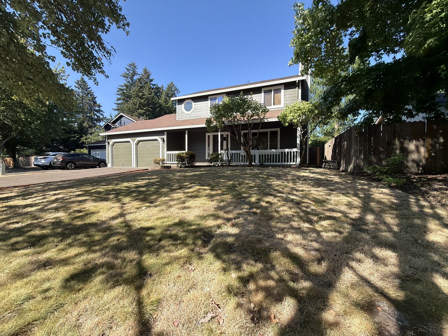 Spacious 4 Bedroom Beaverton Home with 2-Car Garage, Open Kitchen, Two Living Areas & Large Backyard – photo 2