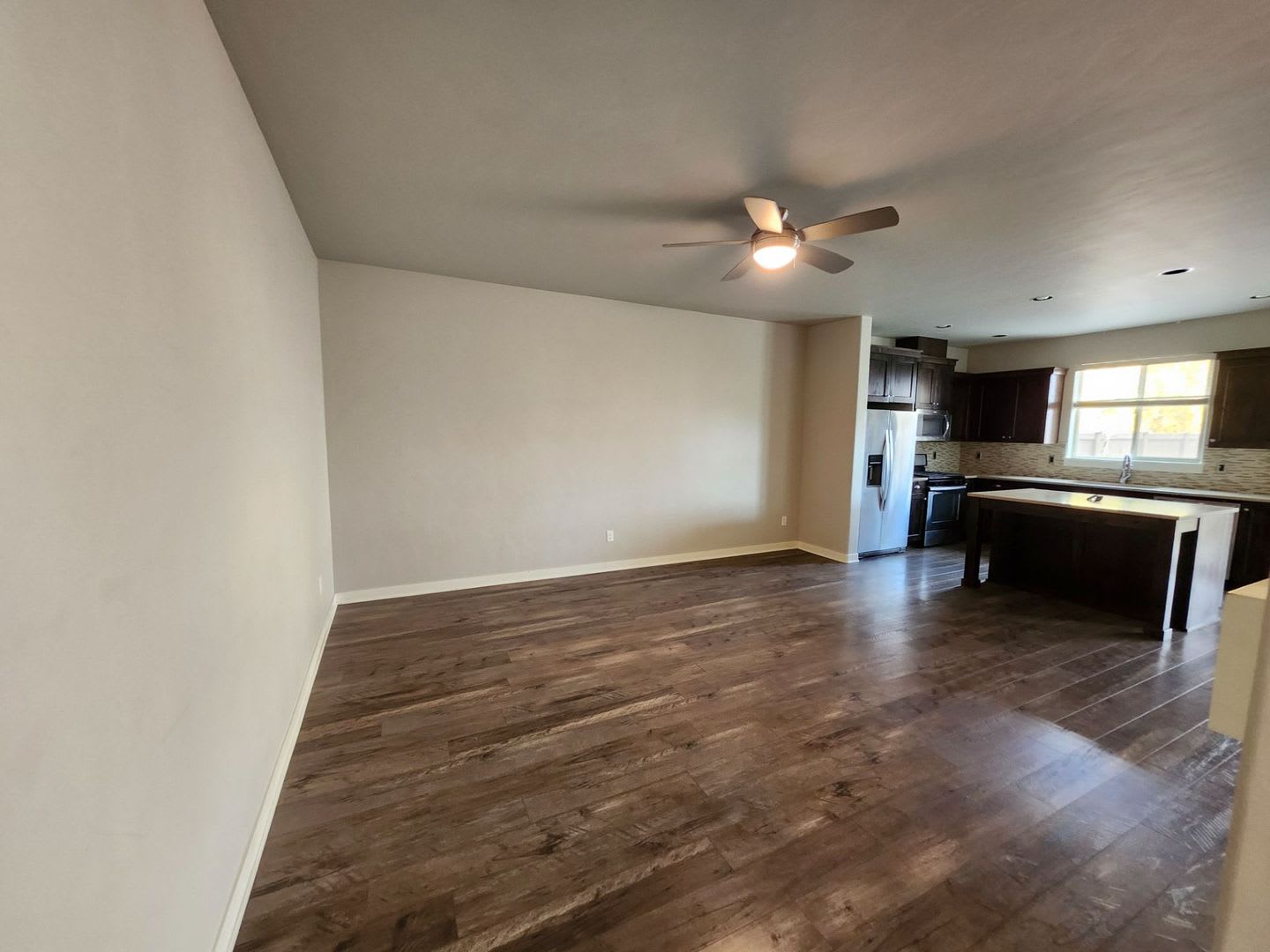 Beautiful 3 Bed 2 5 Bath Pahlisch Townhome With Fully Fenced Backyard – photo 4
