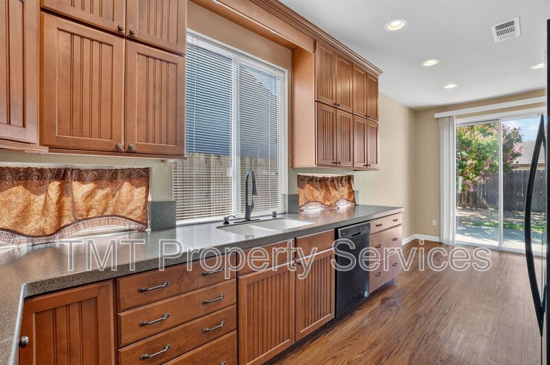 8874 Mandalay Way – photo 2