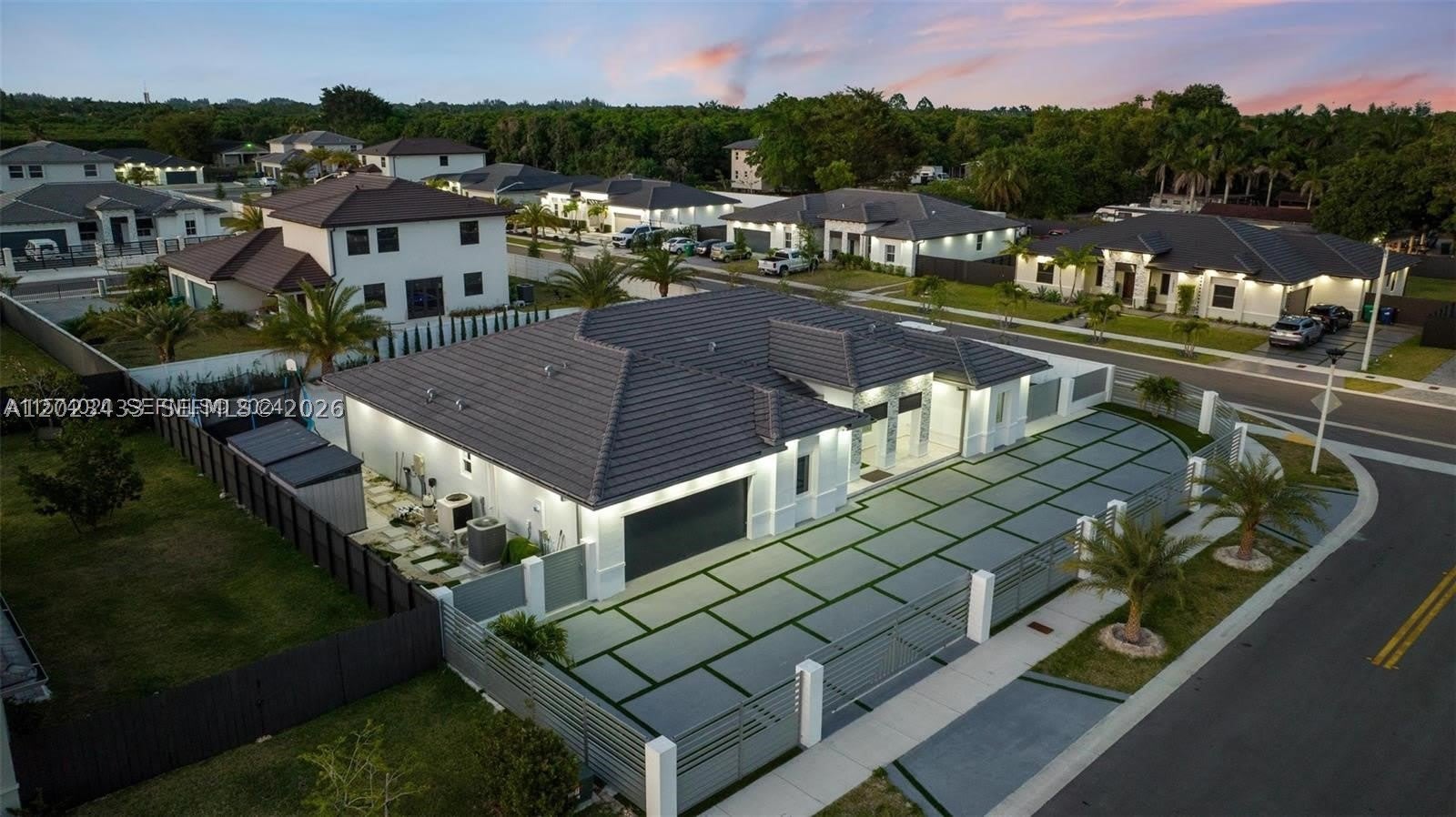 13305 SW 190th Ter – photo 5