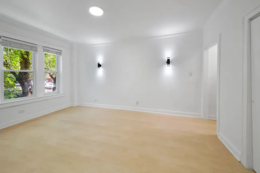 905-915 West Carmen Ave. – photo 4