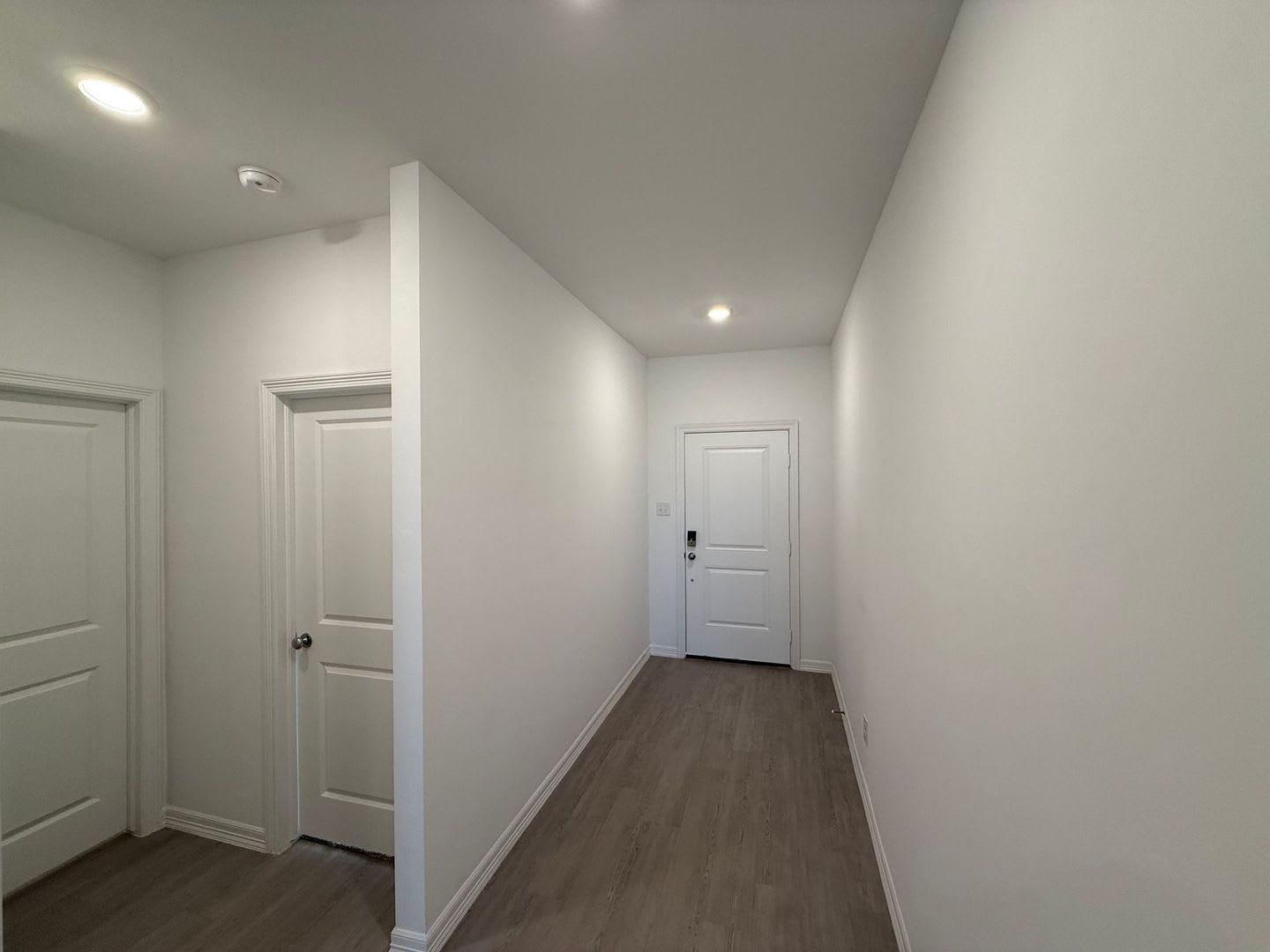 Luxurious and Spacious 4 Bedroom Home in Mustang School District – photo 2