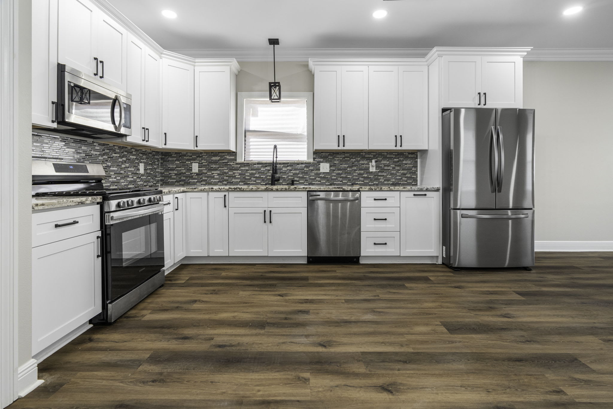 8332 Apple Street – photo 3
