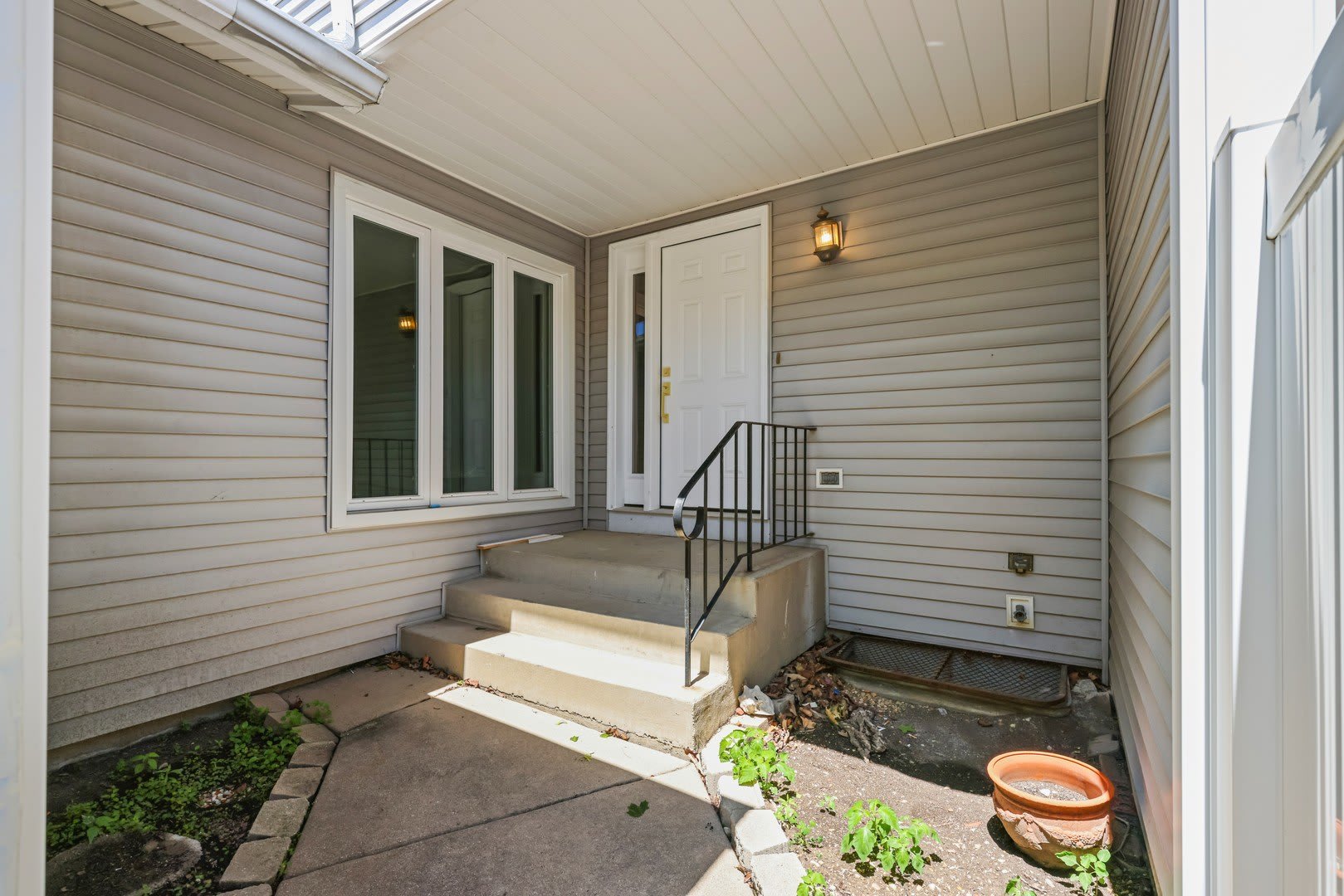 628 Martin Lane – photo 2