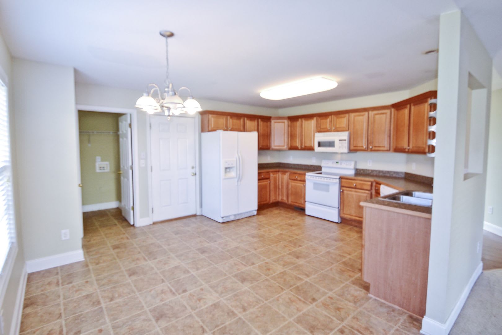 Available September 10th, 2026! Adorable 3bdrm 2bath home/Conover NC – photo 4