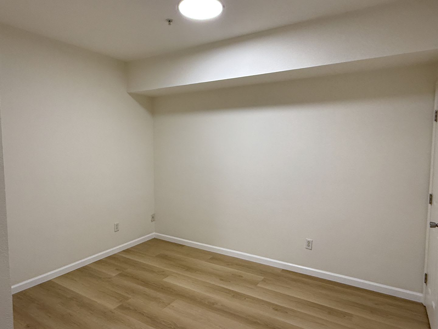 Sharp 1 Bedroom 1 Bath Condo in the Desirable Parc Crossings Community of Mountain View – photo 5