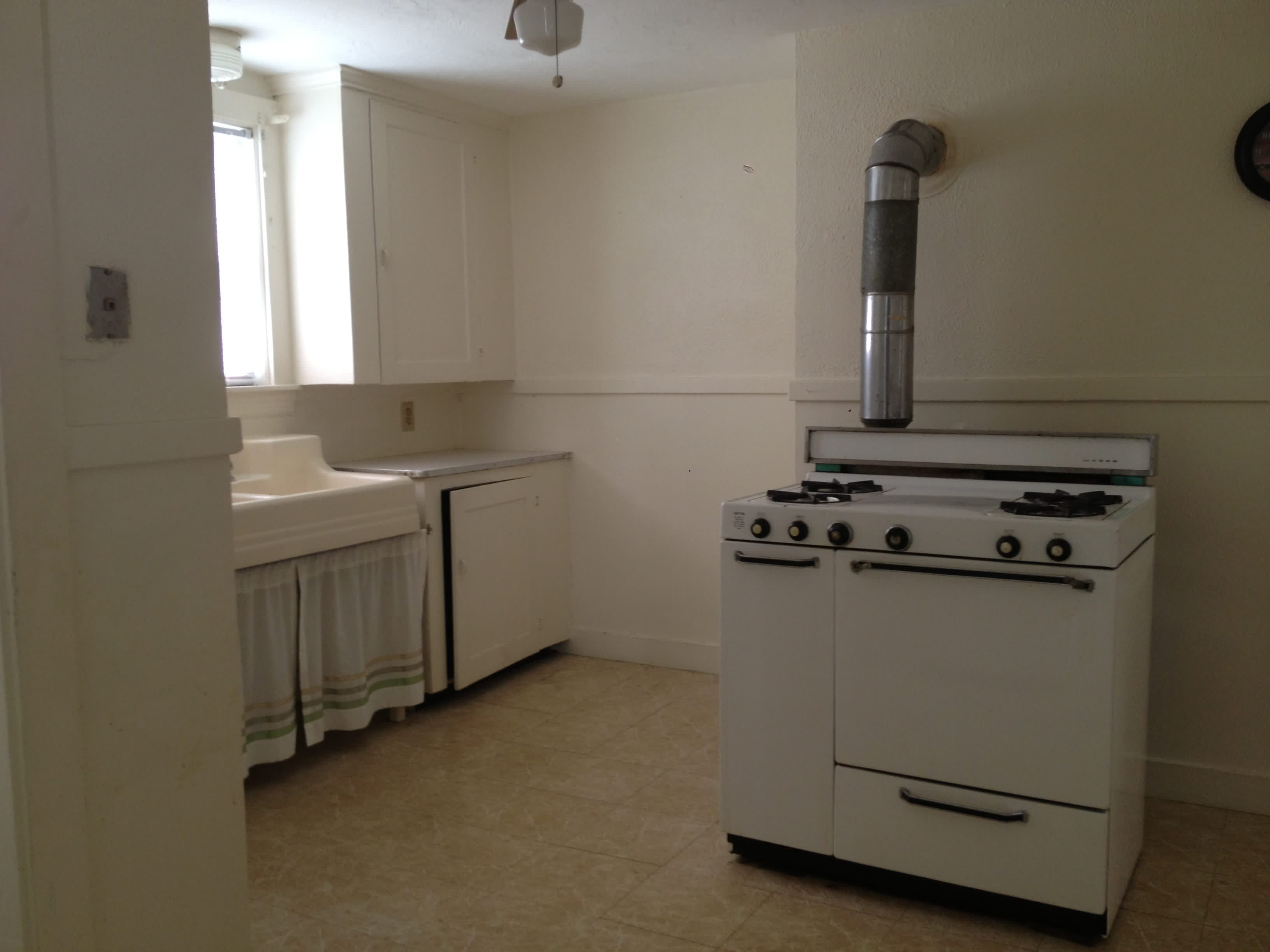100 Howe St Apt 2 – photo 2