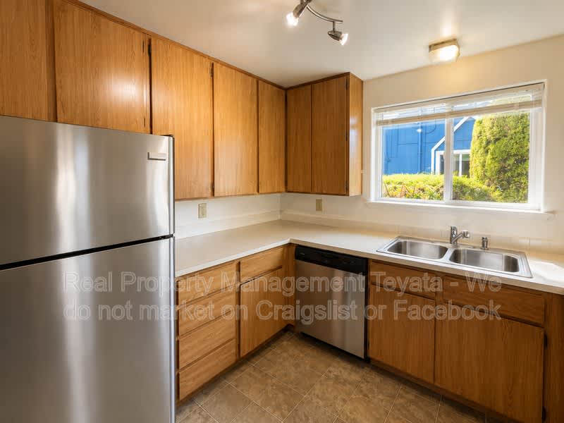 2915 Moore St – photo 5