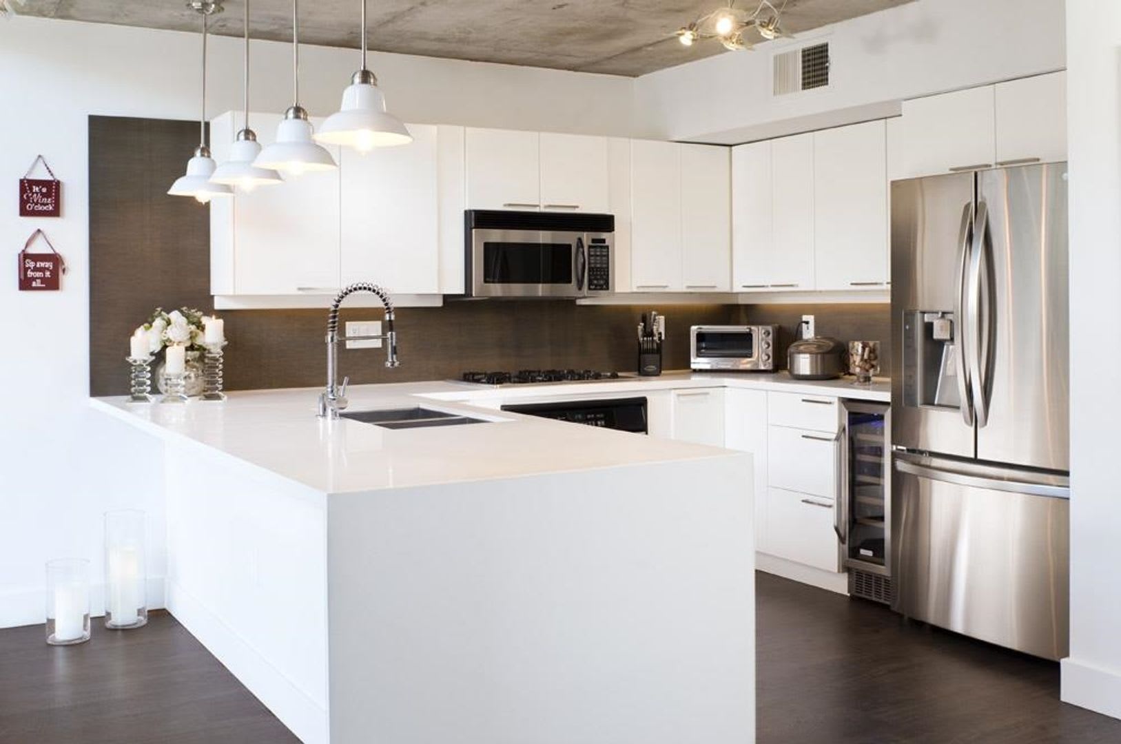 Modern condo in the prestigious DOMA building! – photo 4