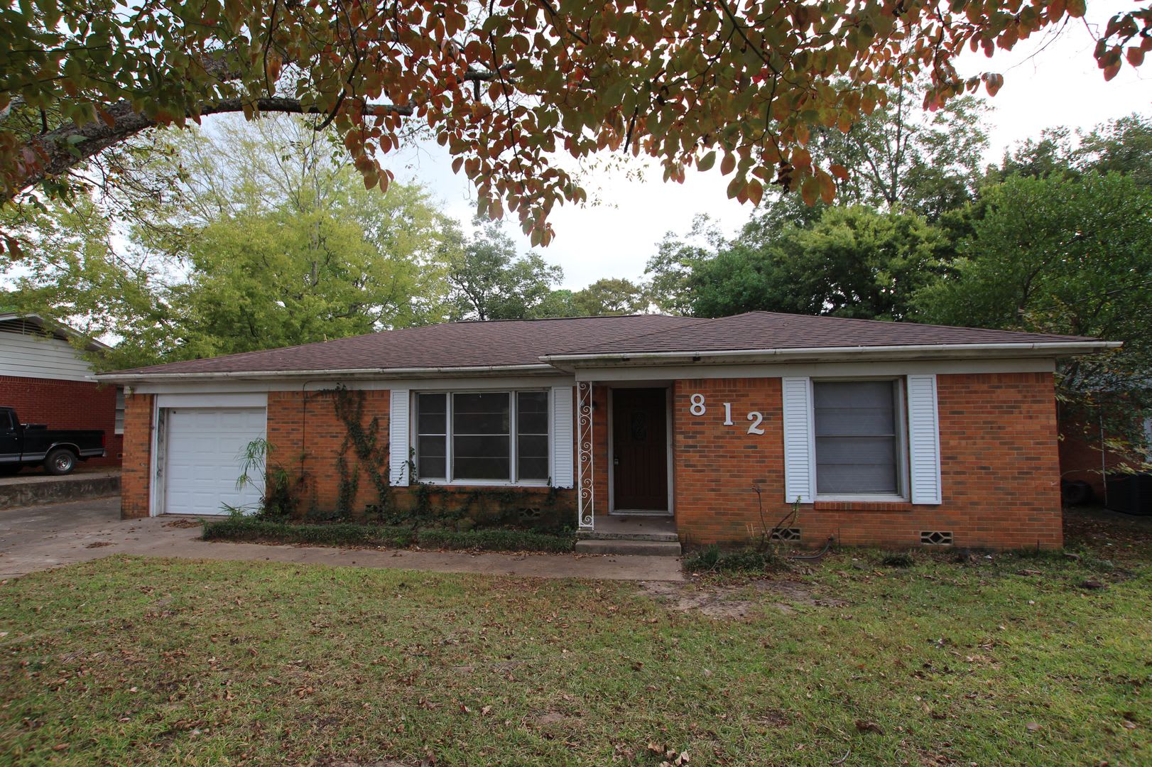Charming 3 Bedroom 2 Bath Near TJC! – photo 1