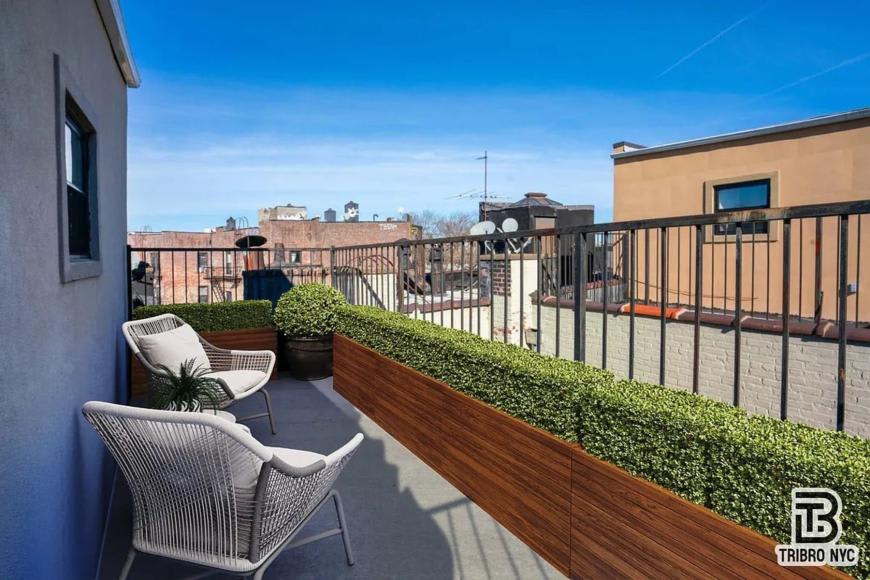 386 East 23rd Street – photo 1
