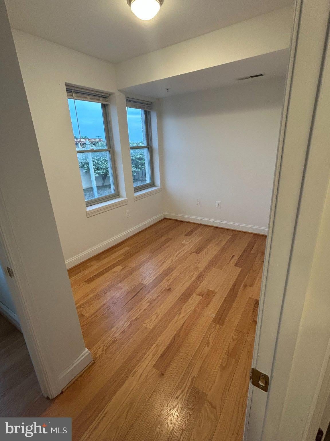 919 W BARRE Street – photo 2