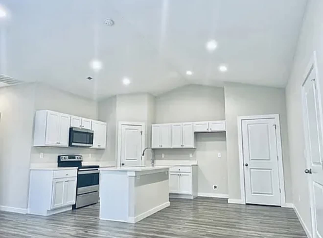 1613 E Redstem Ct – photo 1
