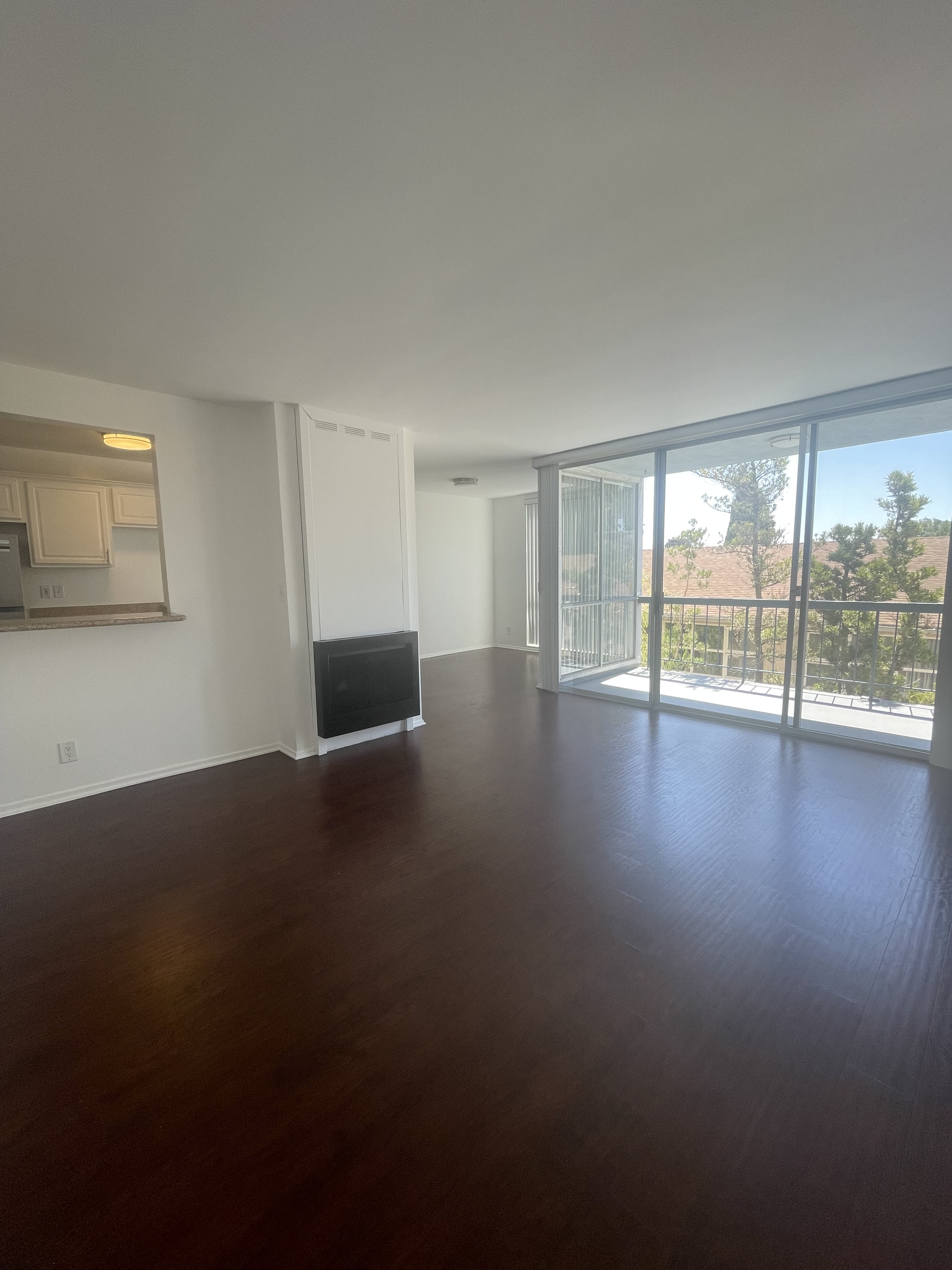 125 North Barrington Avenue – photo 5