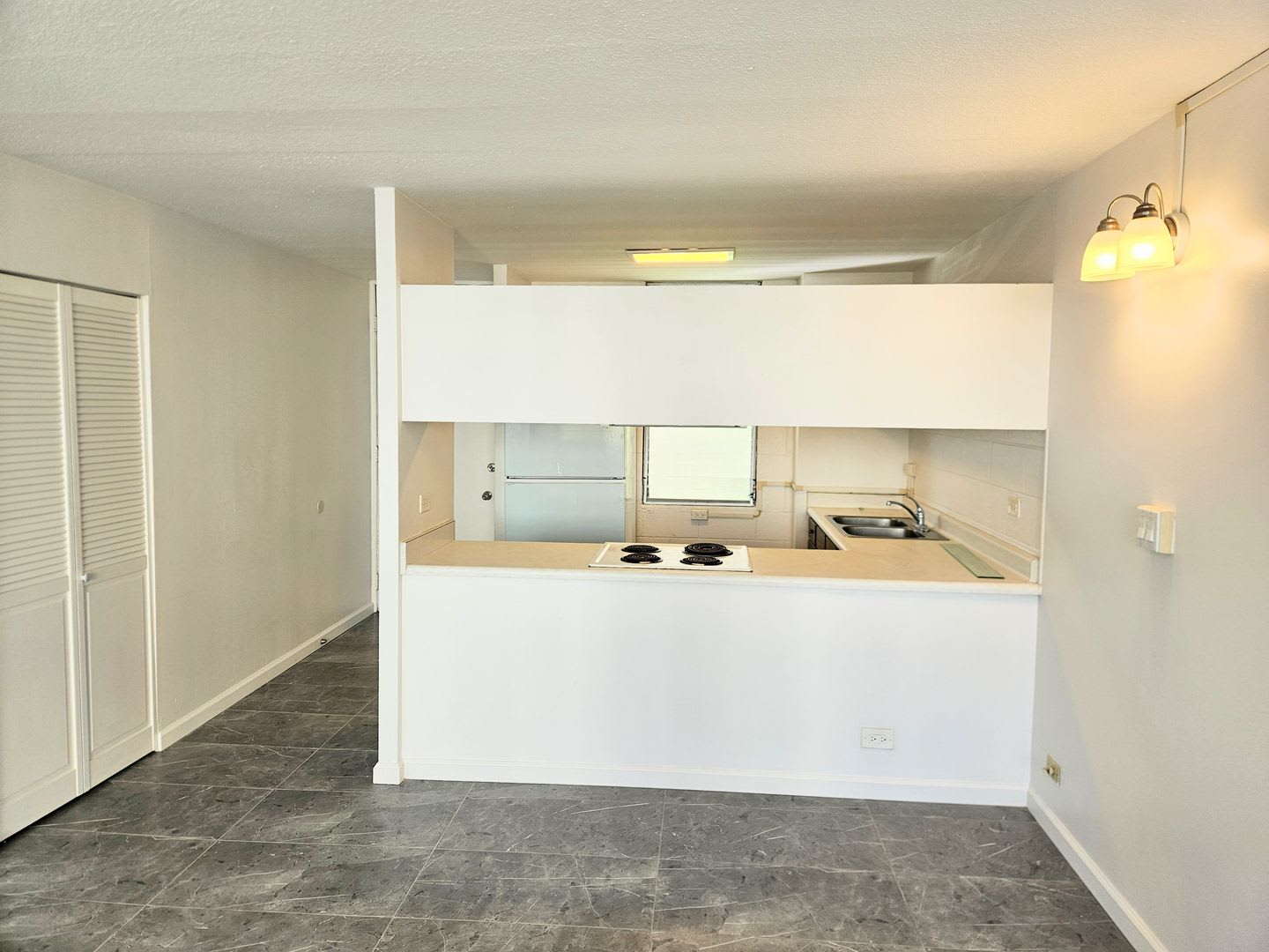 Salt Lake Likini West 1 Bedroom 1 Bathroom 1 Parking Condominium – photo 3