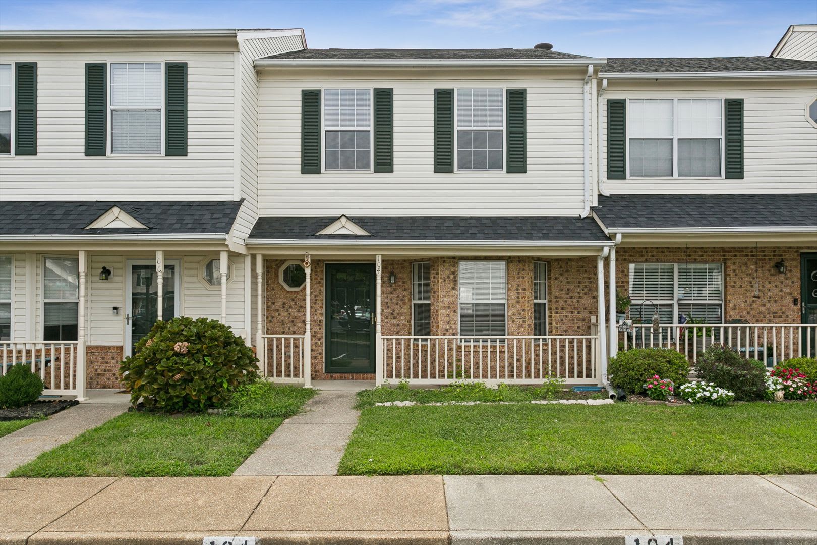 3Br 2 5 Ba Smithy Glen Coventry York County – photo 1