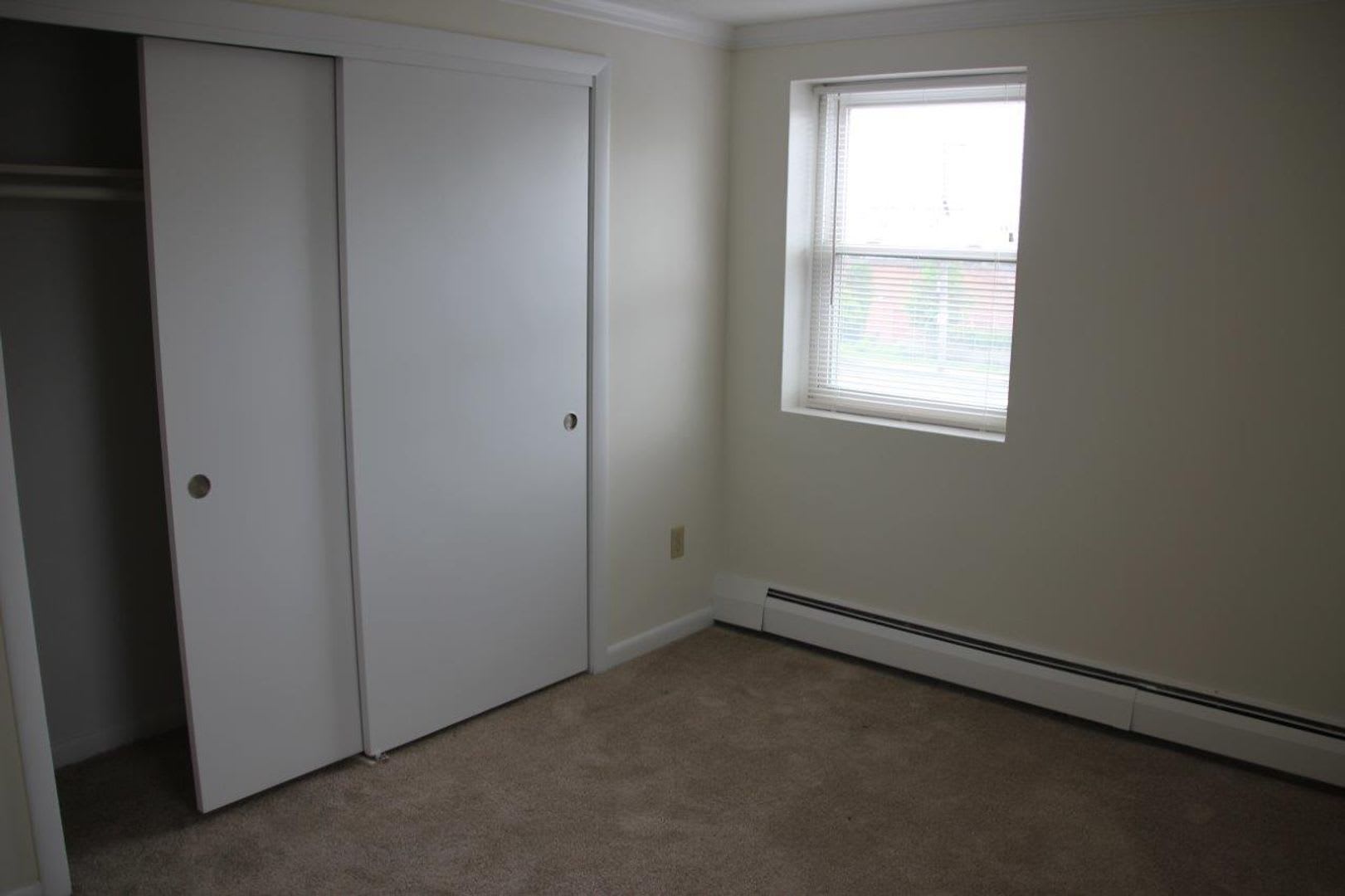 Charming 2 Bedroom-No Broker Fee – photo 3