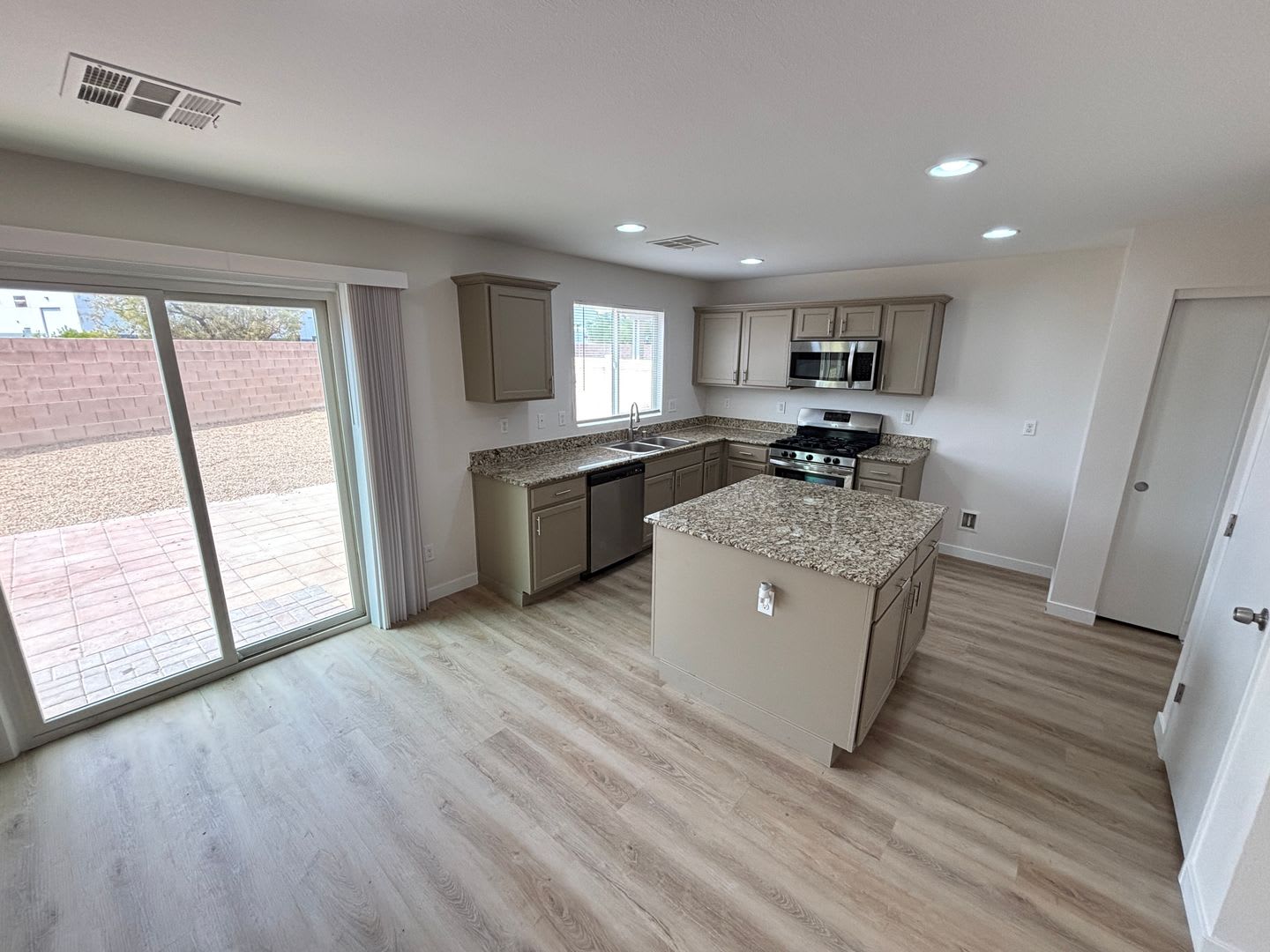 Gorgeous 4Bed/2.5Bath/2Car home located in North Las Vegas Raven Hill gated community! – photo 4
