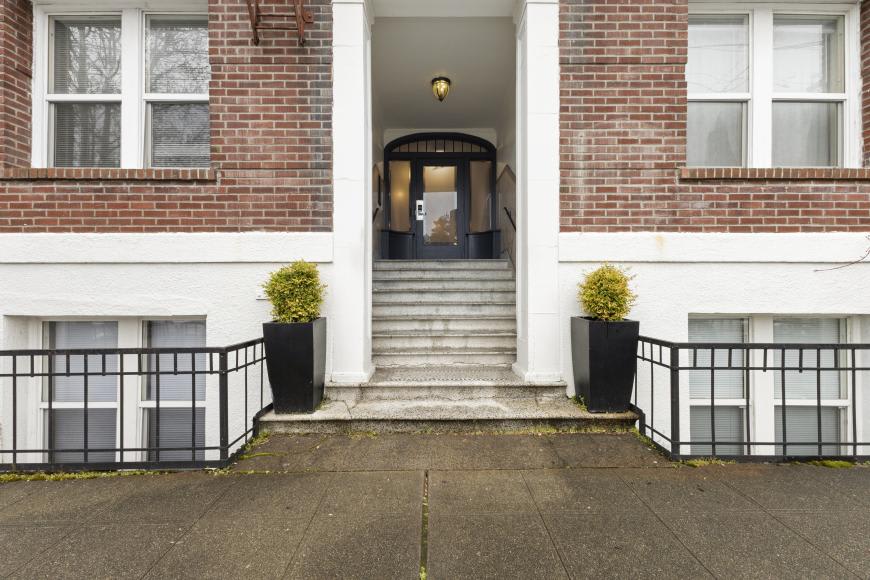 16 N Broadway S – photo 2