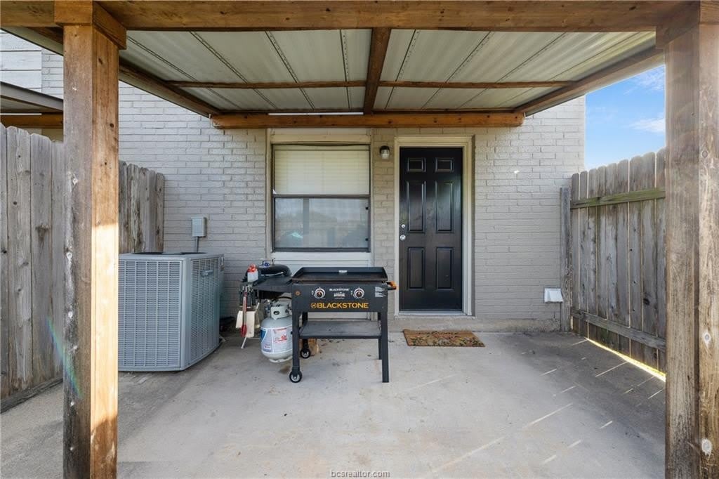 1400 Summit Street – photo 3