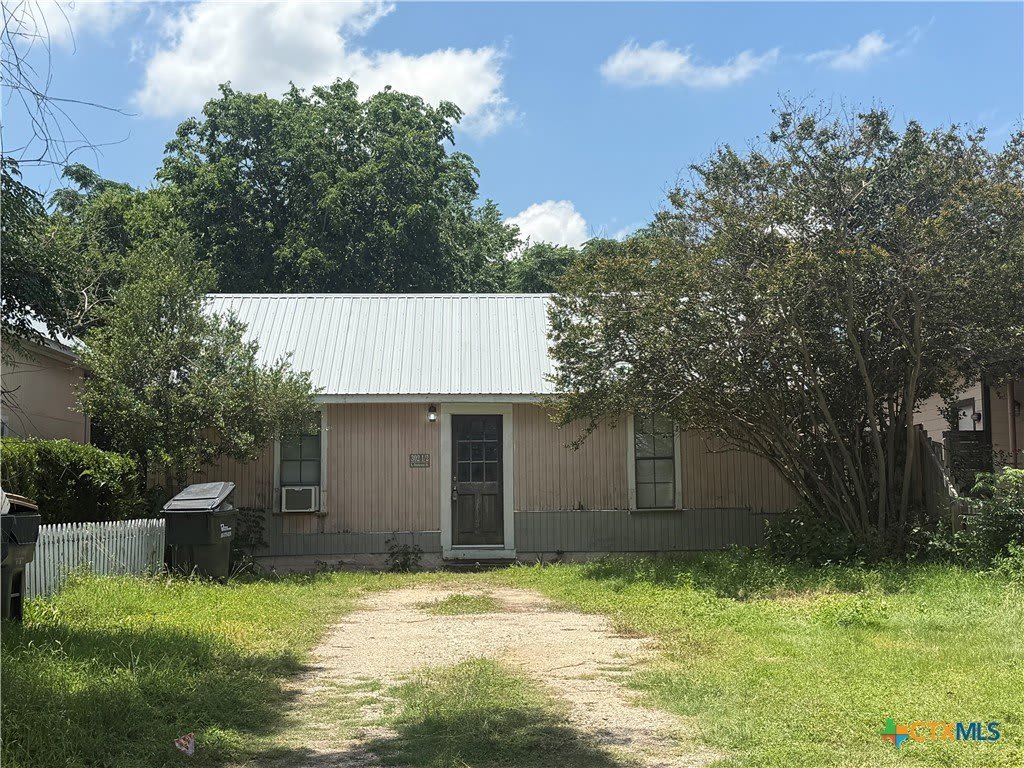302 Burleson Street – photo 1