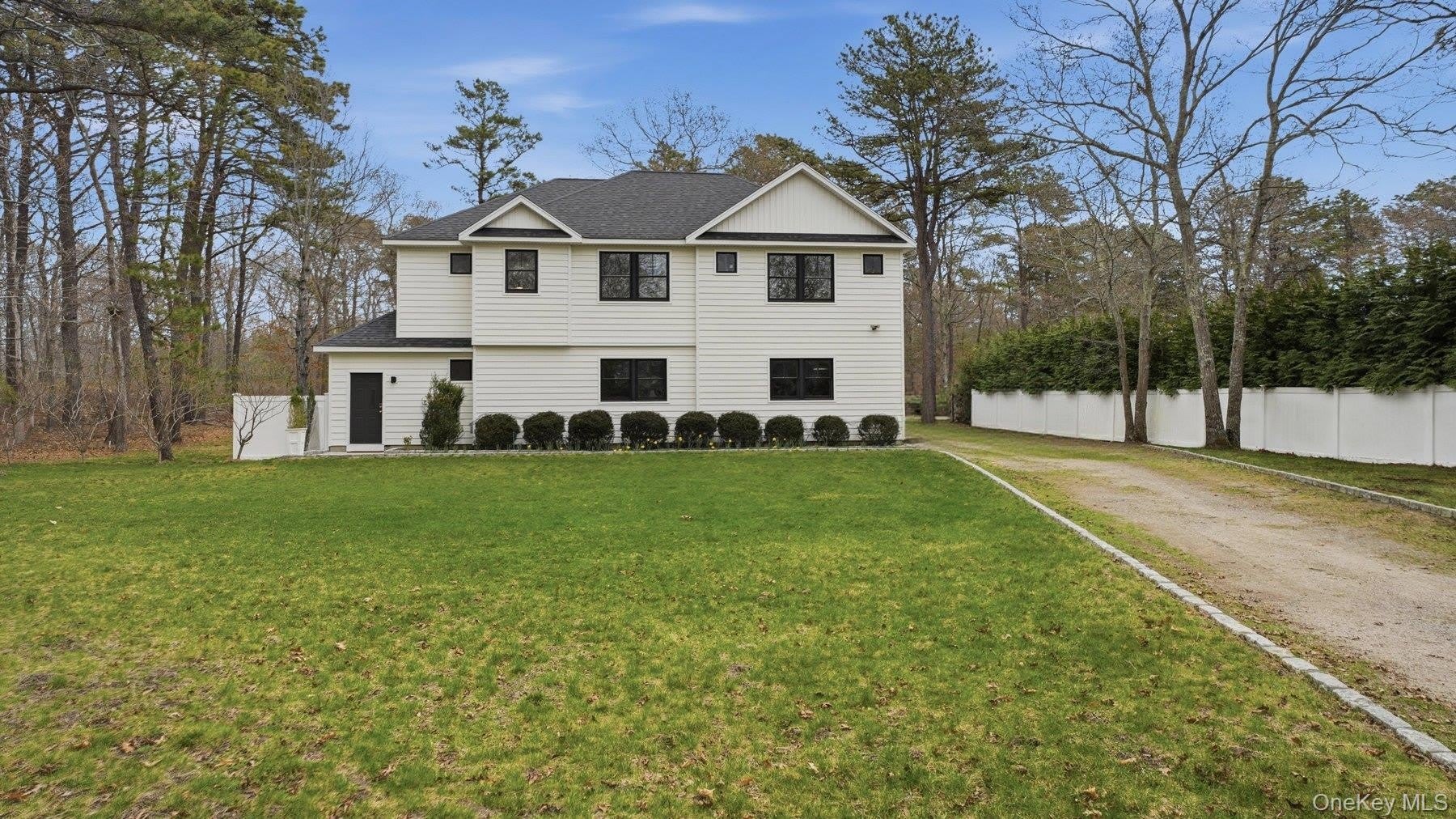 420 Maple Avenue S – photo 1