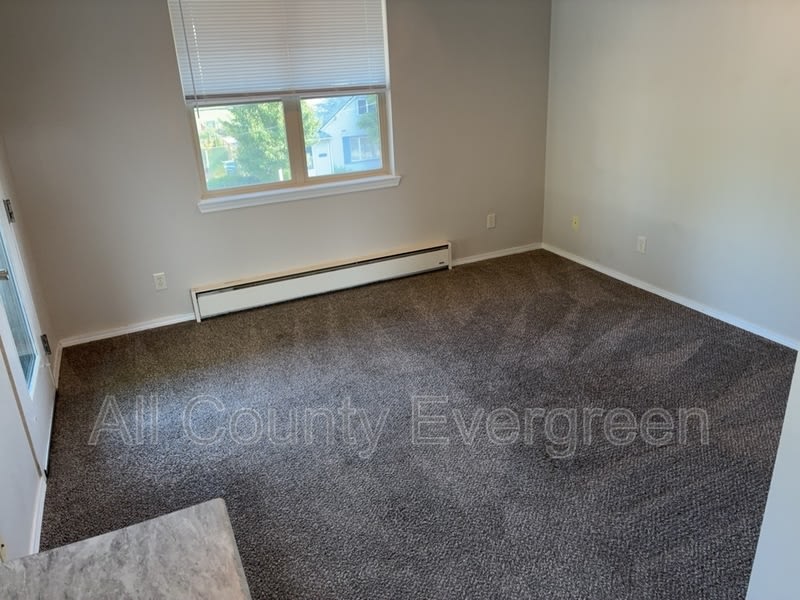 828 Broadway Ave – photo 4