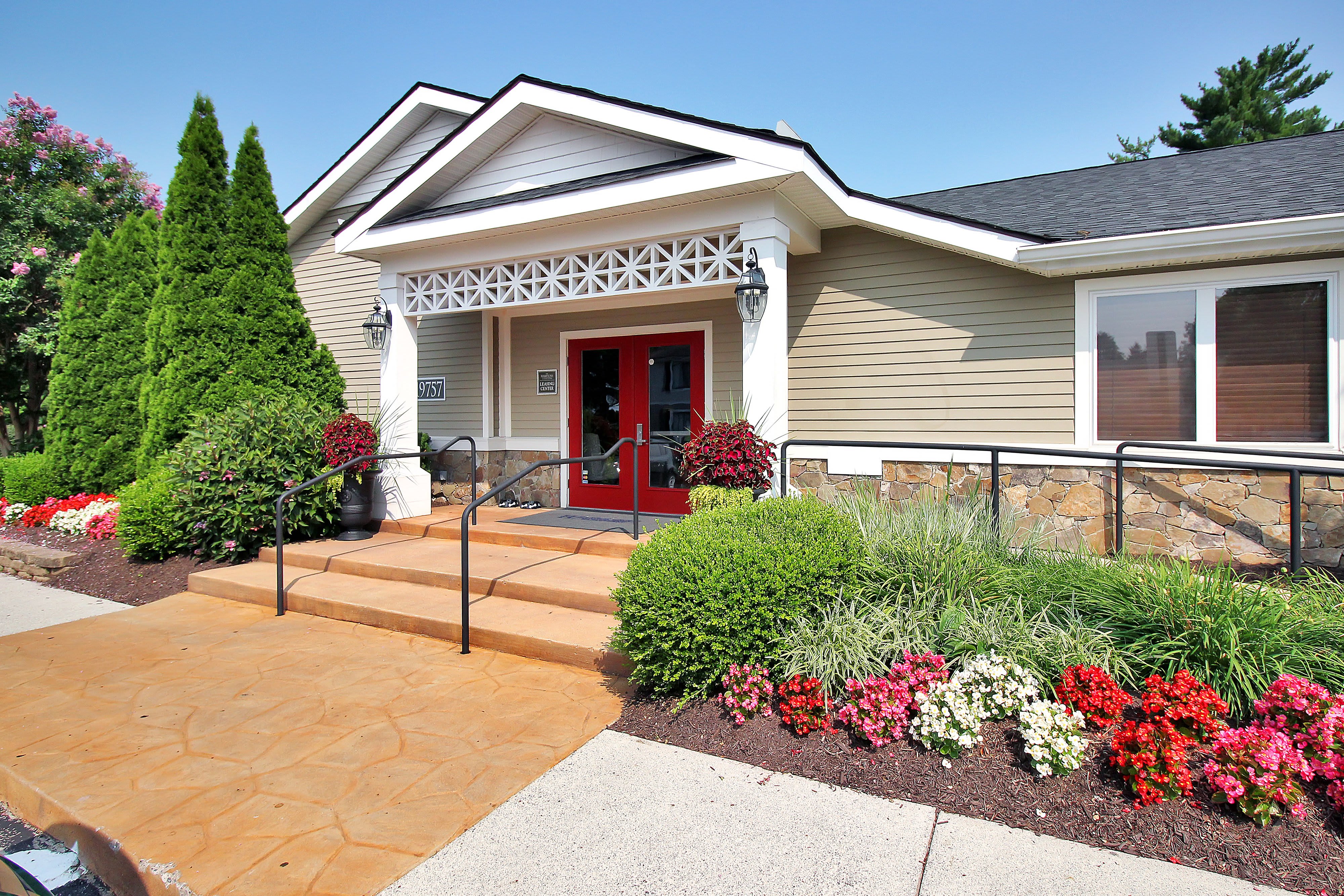 The Hamptons at Town Center – photo 1