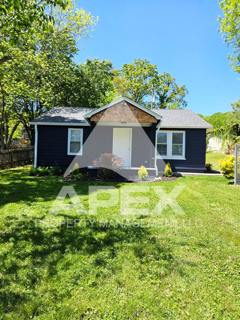 Renovated Craftsman Style 3 Bd 1.5- Ba Single Family Home in North Knox! – photo 1
